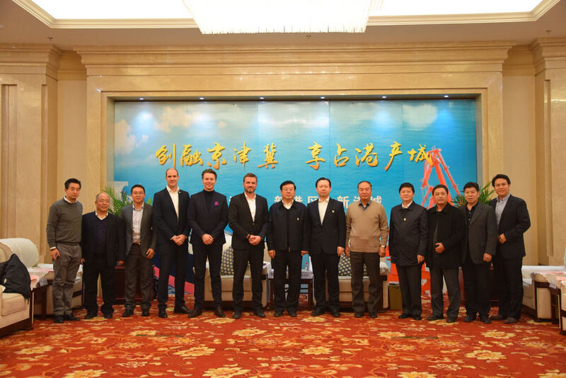 Representatives from Clariant, its BU Additives, and Beijing Tiangang, met with a delegation from Cangzhou National Coastal-Port Economy & Technology Development Zone to confirm the assignment of land for the production plant. (Clariant)