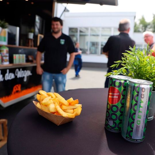 Auf ein leckeres Mittagessen aus dem Foodtruck kann sich der erste Gewinnerbetrieb der Gettygo-Werkstatthelden freuen. (Bild:  Gettygo)