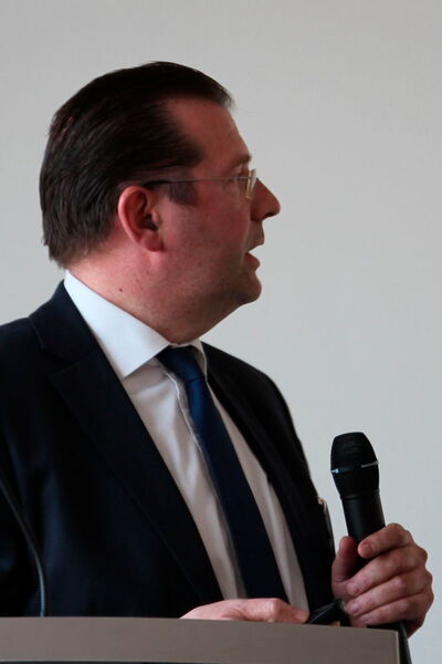 Thomas Rilke stellte als Geschäftsführer der Robotation Academy das Kompetenzzentrum Industrie 4.0 Niedersachsen und Bremen vor. (Bild: Simone Käfer)