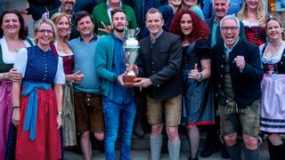 Jubel bei den Sportlern. Bei der Challenge Kufe gegen Ski gewann auch in diesem Jahr das Team Ski. (IT-BUSINESS)