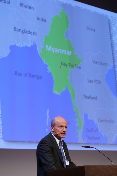 Christoph Burgener, Schweizer Botschafter in Myanmar referierte über das Thema «Mayanmar: vom Embargo zum Eldorado&gamma;» (Bild: SMM)