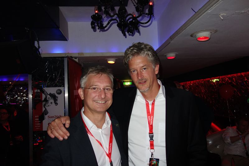 Thomas Jell (l.), TP-Link und Marc Riemen, Rieberg (Bild: IT-BUSINESS)