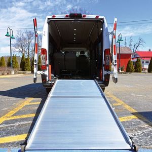 Die Abilitrax-Plattform bietet Nutzern mehr Flexibilität bei der Anordnung der Sitze und Zugangsrampen. Die flachwinkelige Rollstuhlrampe soll einen einfachen und sicheren Heckzugang ermöglichen.