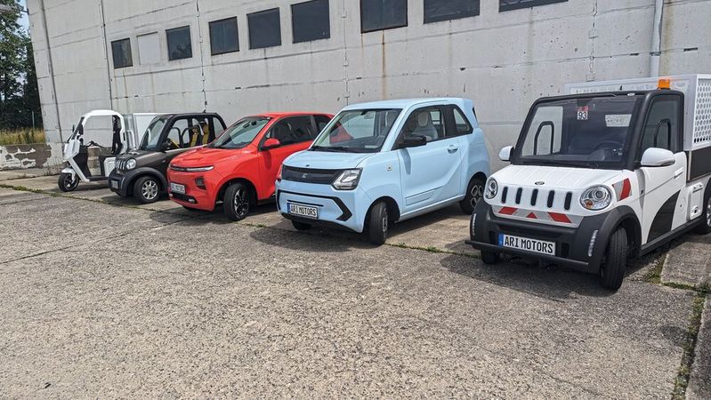 Die Fahrzeugpalette von Ari Motors ist vielfältig. Das meistverkaufte Modell ist der Kleintransporter Ari 458 (rechts).(Bild:  Siimon – VCG)