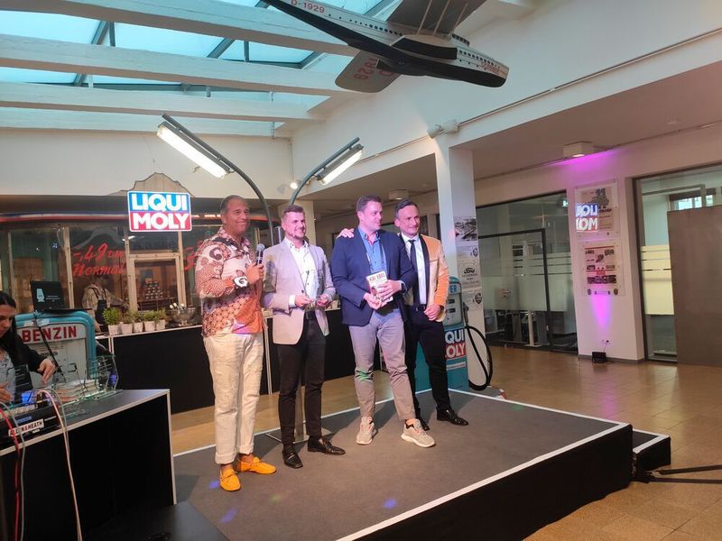 Otto bekommt einen Preis für den besonders guten Verkauf von 980-Pro-SSDs als Erweiterung für die Sony Playstation 5.  (Vogel IT-Medien)