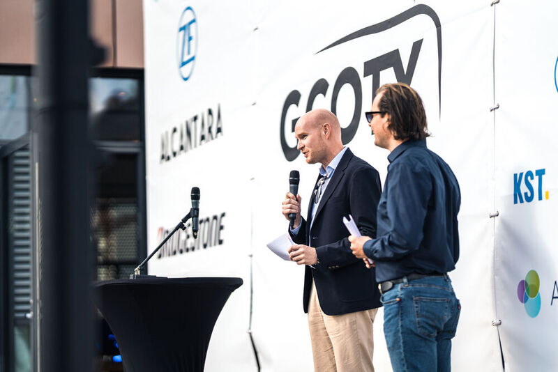 Jens Meiners (links), GCOTY Initiator, und Bernd Hitzemann, CEO AItastic, bei der Begrüßung der Teilnehmer.
