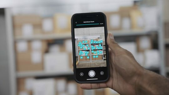 (Die Scanlösung Scandit MatrixScan Count beschleunigt die Arbeitsabläufe beim Zählen von Artikeln. (Bild: Scandit))