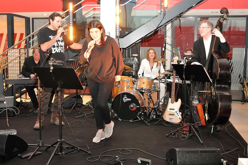 Die Oberbaumband sorgte für Stimmung, … (Foto: Grimm)