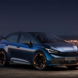 Das SUV wird voraussichtlich eine 150 Kilowatt starke E-Maschine haben. Die Reichweite dürfte um die 420 Kilometer betragen.(Bild:  Cupra)