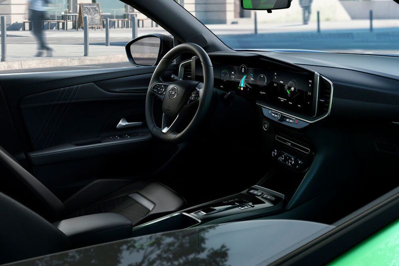 Innen hat der neue Mokka einen großen Bildschirm.  (Opel)