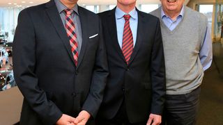 Bernd Lindemann (Mitte) übernimmt die Verantwortung für den kaufmännischen Bereich bei Auto Wichert von Bernd Kußmaul (rechts). Er bildet damit die Geschäftsführung gemeinsam mit Bernd Glathe (links). (Auto Wichert)