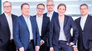 Die Wago-Geschäftsführung gibt ein Gruppen-Wachstum von 8,1 Prozent für 2018 bekannt (von links): Christian Sallach, Chief Marketing Officer & Chief Digital Officer, Sven Hohorst, Chief Executive Officer, Jürgen Schäfer, Chief Sales Officer, Ulrich Bohling, Chief Operating Officer, Kathrin Pogrzeba, Chief Human Resources Officer, und Axel Börner, Chief Financial Officer. (Wago)