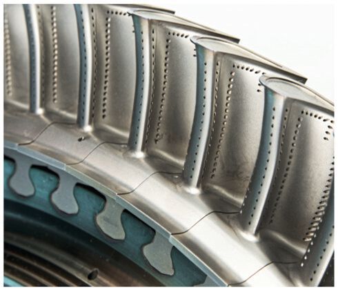 Ausschnitt der Turbinenschaufeln, an deren Ende sich die neuartigen Winglets befinden.(Bild:  DLR)