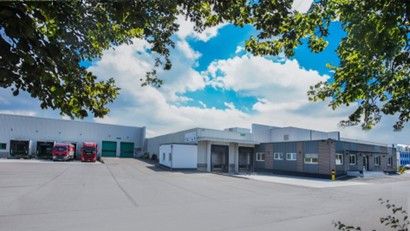 Am Standort in Wiehl (NRW) hat BGS Beta-Gamma-Service neue Laborräume errichtet und seine Hallen für Logistik und Produktion um zusätzlich ca. 1.000 m2 erweitert.(Bild:  Lina Sommer / BGS)
