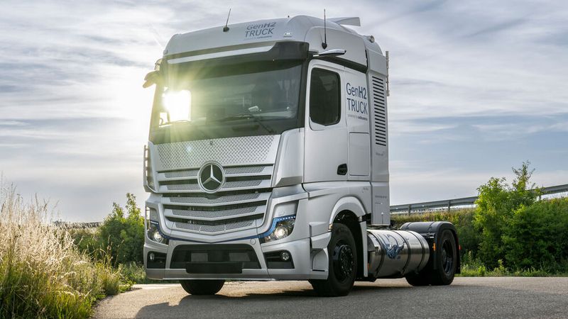 Der Hersteller will den Brennstoffzellen-Lkw in der zweiten Hälfte des Jahrzehnts in Serie produzieren. (Bild: Daimler Truck)