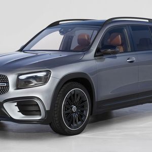 Bei beiden Modellen wurden Kühlergrill und Frontschürze leicht modifiziert.(Bild:  Mercedes-Benz)