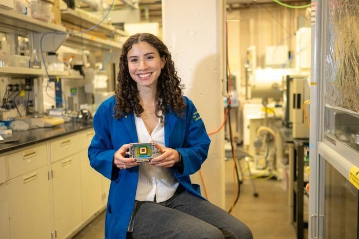 Carla Bassil is a fourth year Ph.D. student in electrical engineering and computer sciences at UC Berkeley and a member of the Javey Research Group. (Source: Brandon Sánchez-Mejia/ UC Berkeley)