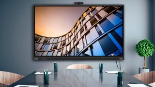 Die drei Thinkvision-Displays T86, T75 und T65 liefern die 4K-Auflösung bei einer Helligkeit von bis zu 400 Nits. Sie sind mit integrierten Android-Rechnern, Infrarot-Touch- und Stifterkennung sowie einer Whiteboard-Software ausgestattet. (Lenovo)