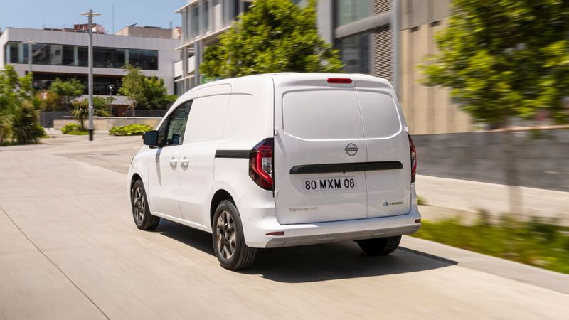 Der 90 kW/122 PS E-Motor liefert die gleiche Durchzugskraft wie im Renault Kangoo. (Bild: Nissan)
