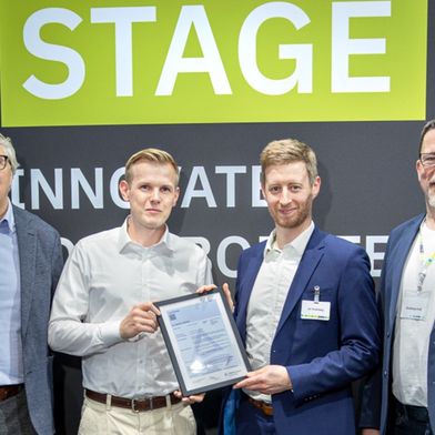 Von links nach rechts: Sergei Biberdorf (Geschäftsfeldleiter - TÜV Rheinland Functional 
Safety & Cyber Security), Tobias Timm (TÜV Rheinland Functional Safety & Cyber 
Security), Jan Aulenberg (Product Manager, Industrial Network Technology bei 
Phoenix Contact), Andreas Fuß (Senior Specialist OT-Security, Industrial Network 
Technology - Phoenix Contact)
 (Bild: Phoenix Contact)