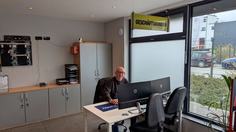 Die Business-Lane in der Serviceannahme – Geschäftskunden geben hier ihren Schlüssel ab und fahren weiter. Kein Warten, kein Erklären. (Bild: Rosenow – VCG)