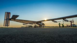 Das Flugzeug ist das Ergebnis von sieben Jahren harter Arbeit, Berechnungen und Tests, durchgeführt von einem 80-köpfigen Team sowie 100 Partnern und Beratern. Nie zuvor wurde so ein großes Flugzeug mit einem so geringen Gewicht gebaut. (Bild: Solar Impulse)
