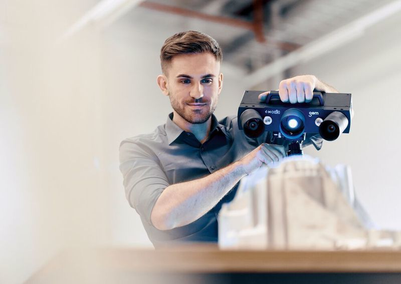Der 3D-Scanner ist mit Wechselobjektiven für kleine bis mittelgroße Bauteile ausgestattet. (Atos)