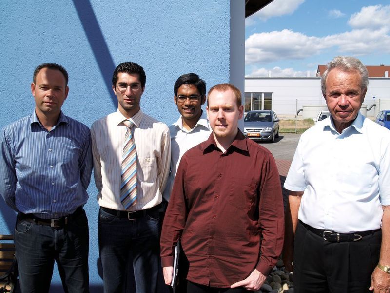 Andreas Hirch (li.) mit seiner Verkaufsmannschaft. (Archiv: Vogel Business Media)