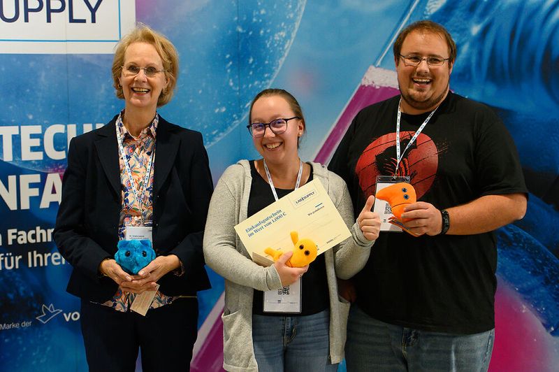 ...auch einen 1.000-€-Einkaufsgutschein, einzulösen bei den LAB-SUPPLY-Ausstellern.      Mehr Infos zu den kommenden LAB-SUPPLY-Messen finden Sie auf www.lab-supply.info (Bild: Stefan Stark)