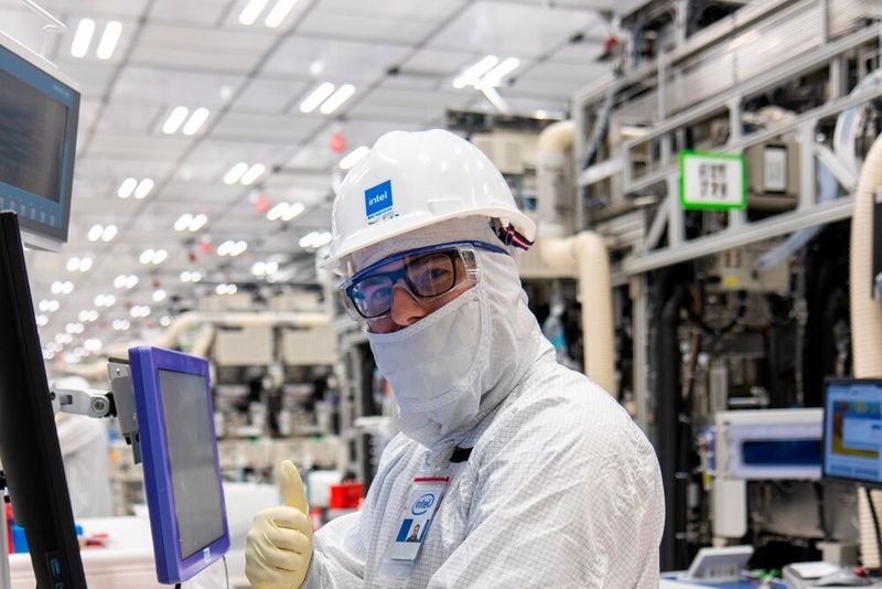 Intels neue Fab34: Impressionen aus dem Reinraum. (Bild: Intel Corporation)
