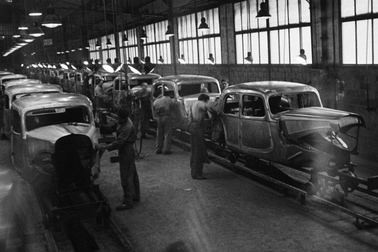 Handarbeit: Mit der Produktion der Avant-Reihe begann Citroën vor 80 Jahren.  In zahlreichen Ländern wurden die Fahrzeuge gebaut.  (Foto: Citroën)
