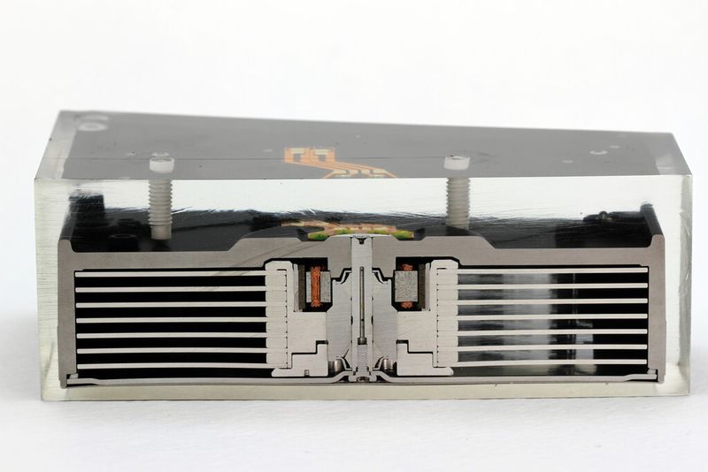 Die 6 TB Helium-Festplatte aufgeschnitten. (Picasa)