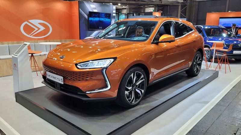 Der Seres 5 stammt vom chinesischen DFSK-Konzern. (Bild: Wehner/Vogel Communication Group)