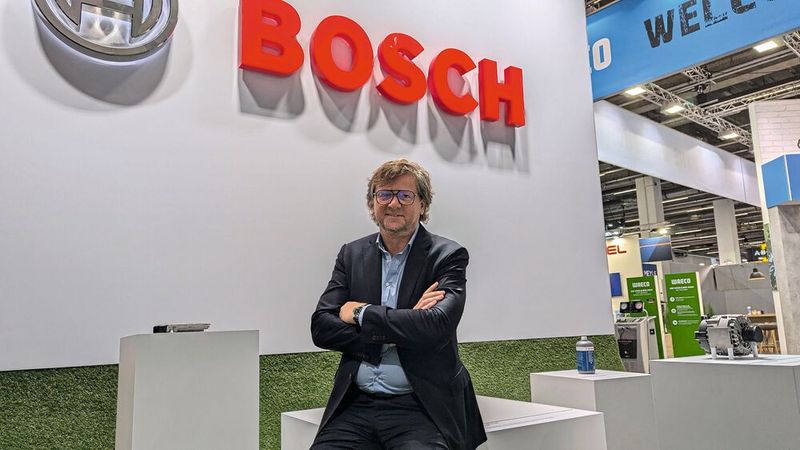 Rupert Hoellbacher: „Wir fangen immer bei den Schulungen an. Der Kompetenzaufbau ist das Wichtigste.“(Bild:  Rosenow – VCG)