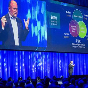 Die Übernahmen der Unternehmen Thing Worx, Axeda, Coldlight und zuletzt Vuforia haben die Vision von PTC verwirklicht – Produkte, Maschinen und Anlagen dank IoT-Technologie nicht nur zu vernetzen, sondern sie über eigene Applikationen analysierbar und erlebbar zu machen