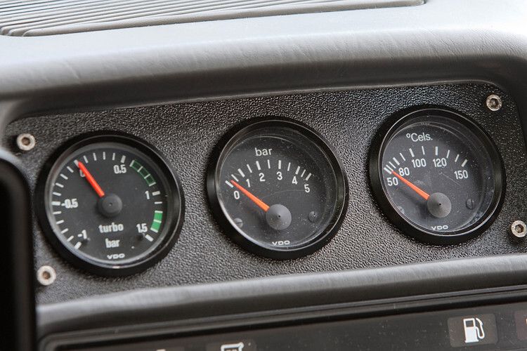 ... Anzeigen für den Ladedruck sowie Öldruck und -temperatur rundeten den sportlichen Auftritt im Cockpit ab. (Foto: Thomas Stark/SP-X)