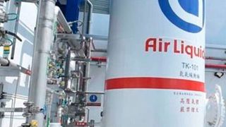 Once the whole project is completed and the hydrogen plants are supplied with renewable energy, over 35,000 tons of CO2 direct emissions will be saved annually.  (Air Liquide)