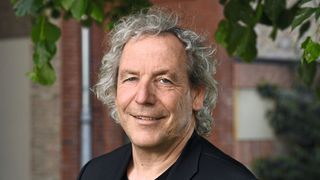 Prof. Andreas Knie: „Es gibt einfach zu viele Autos. Einen Ausweg bieten
digitale Mobilitätskonzepte.“ (Bild: David Ausserhofer)