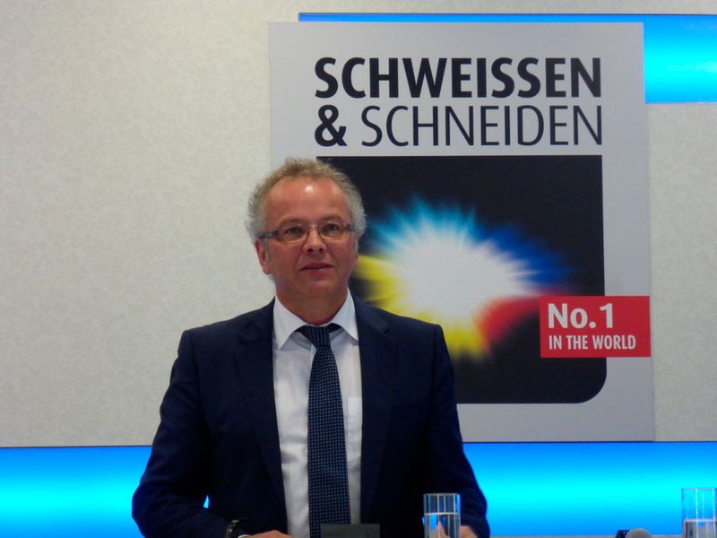 Dr. Roland Boecking, Hauptgeschäftsführer vom DVS Deutscher Verband für Schweißen und verwandte Verfahren e.V., hat verschiedene Ergebnisse der aktullen Studie „Gesamtwirtschaftliche und sektorale Wertschöpfung aus der Produktion und Anwendung von Fügetechnik in Deutschland, ausgewählten Ländern Europas sowie der EU insgesamt“ vom Ruhr-Forschungsinstitut für Innovations- und Strukturpolitik vorgestellt. Beispielsweise verursacht laut Studie ein Euro Wertschöpfung durch die Produktion von FTB-Techniken das 19-Fache durch die Anwendung in der Wirtschaft. (Finus)