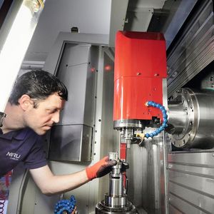 Niru-Geschäftsführer Julien Ducommon: „Mir kommt es in diesem harten Geschäft auf höchste Produktivität, Präzision und Stabilität an. Deshalb bin ich mir sicher, dass die nächste CNC-Maschine wieder eine Bumotec sein wird.“ 