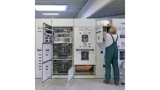 Standard-Schaltschrank: Mit dem anreihbaren Standardschaltschrank TS 8 lässt sich ein vorhandener Raum optimal ausnutzen. (Bild: Rittal)