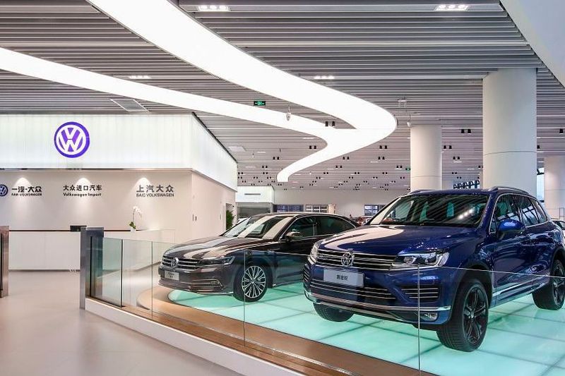 Bei näherem Herantreten wird die Hauptsache schon ins rechte Licht gerückt. (VW)