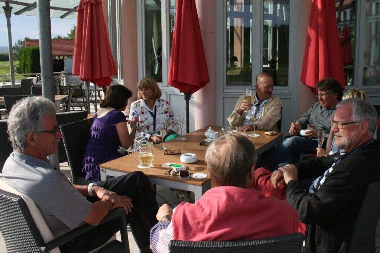 Die Clubhäuser bieten alles, um sich auch zwischendurch mal entspannen zu können. (Foto: Dietz)