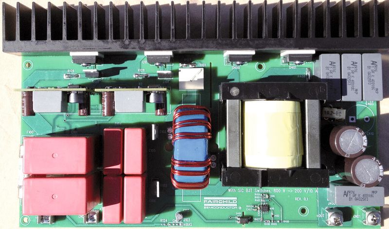 Bild 2: Der Prototyp des 2-kW-LLC-Konverters ist aufgrund der hohen Schaltfrequenz relativ kompakt und besitzt eine hohe Leistungsdichte (Bild: Fairchild)