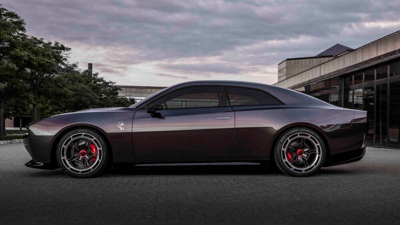 Anders als der aktuelle Charger verzichtet das Konzeptfahrzeug auf Fondtüren. (Bild: Dodge)