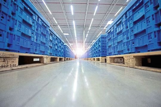 Unternehmen sollten Sale-and-lease-back-Modelle prüfen und in ihre stretegischen Überlegungen einbeziehen, um ihre finanziellen Mittel effizienter einzu­setzen.(Bild:  Sprintbox)