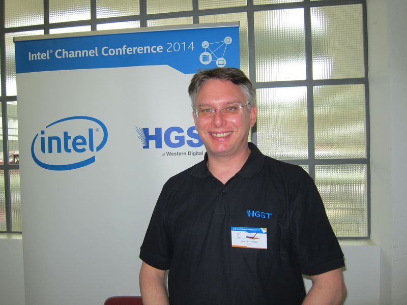 Joachim Mueller, HGST, stand für jegliche Fragen parat.     (Bild: IT-BUSINESS)
