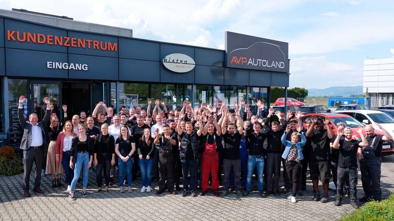 Rund 150 Mitarbeiter sind bei AVP in Plattling im Kundendienst tätig. (Bild: Rosenow/»kfz-betrieb«)