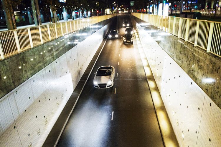 Da immer noch gut 90 Prozent aller Autos mit Halogenlampen unterwegs sind, bringt Philips jetzt eine neue Nachrüst-Leuchte mit dieser Technik. (Foto: Philips)