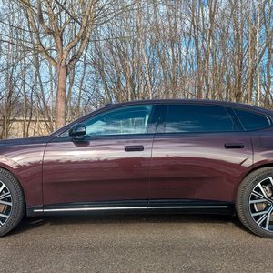 Der ES90 ist fünf Meter lang. Die Bodenfreiheit ist mit 18 Zentimetern identisch mit dem SUV EX90.(Bild:  Mauritz – VCG)